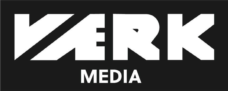 VÆRK Media-logoet i bred udgave, hvidt på sort